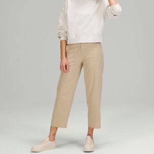 Lululemon Ventlight Cargo Mid Rise Crop 26"
Trench